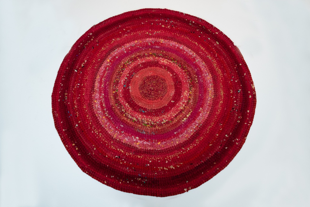Rug Tropical Peacock Round Red Flame Small 
Ø 150 cm